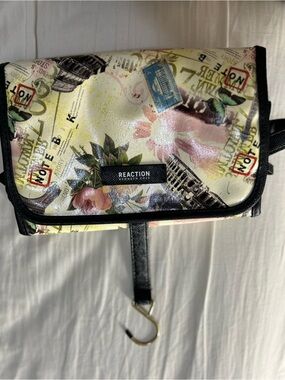 Kenneth Cole Reaction Floral/Car Travel Organizer Make up Bag - Cream/Pink